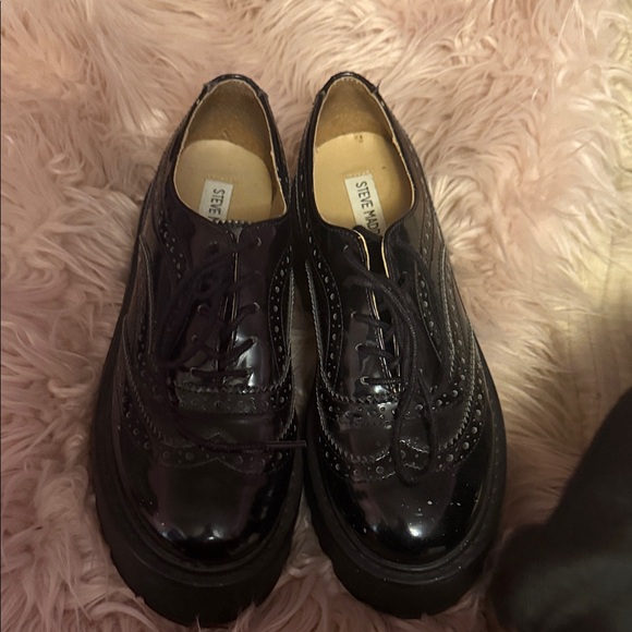 Steve Madden Glossy Black Oxford Shoes - Picture 2 of 6